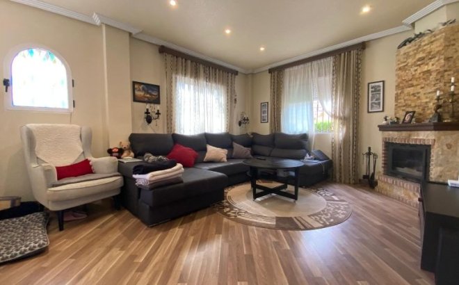 Resale - Villa -
Orihuela Costa - Costa Blanca