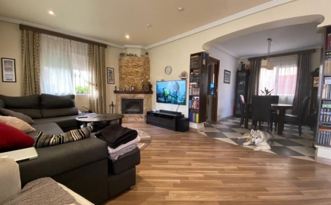 Resale - Villa -
Orihuela Costa - Costa Blanca