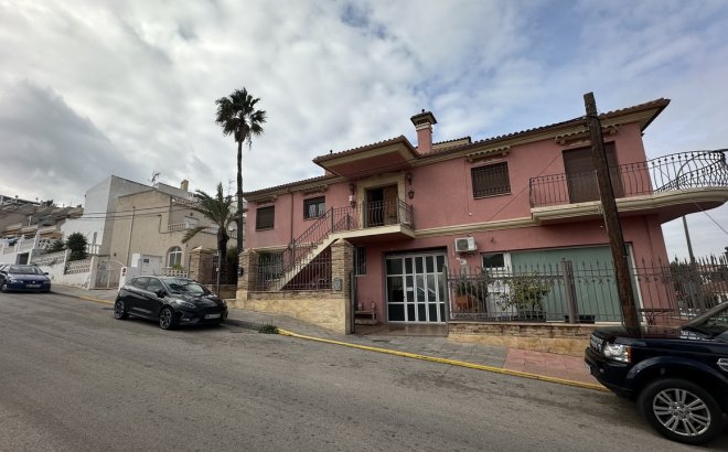 Revente - Villa -
San Miguel de Salinas - Inland