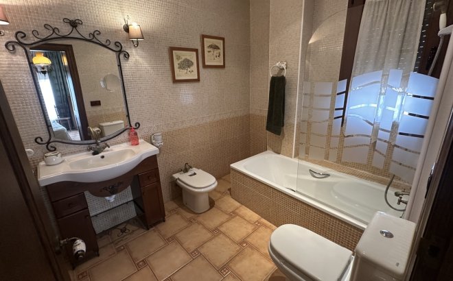 Revente - Villa -
San Miguel de Salinas - Inland