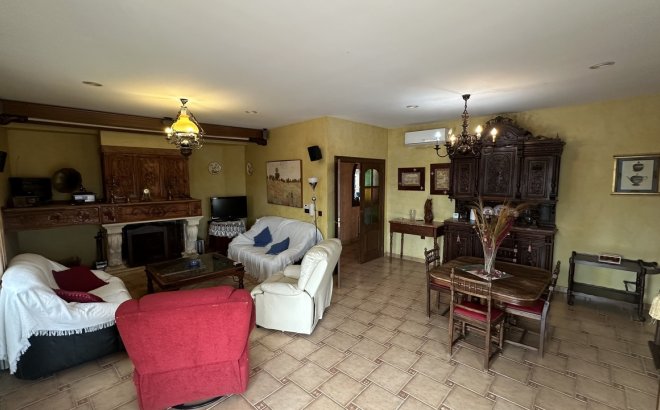 Revente - Villa -
San Miguel de Salinas - Inland