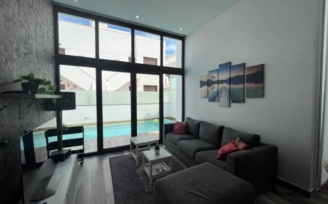 Resale - Villa -
Los Altos - Costa Blanca