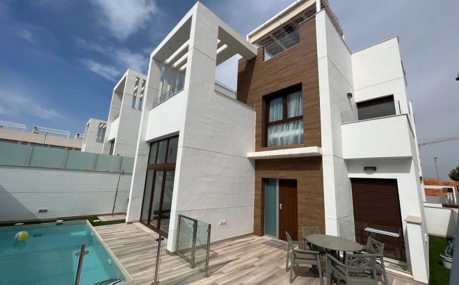 Resale - Villa -
Los Altos - Costa Blanca