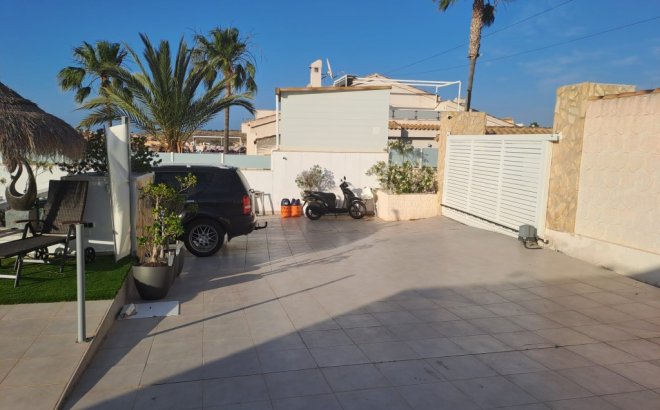 Resale - Villa -
Ciudad Quesada - Costa Blanca