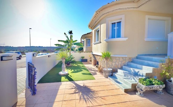 Resale - Villa -
San Miguel de Salinas - Inland