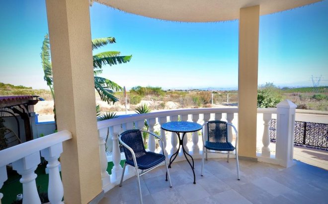 Resale - Villa -
San Miguel de Salinas - Inland