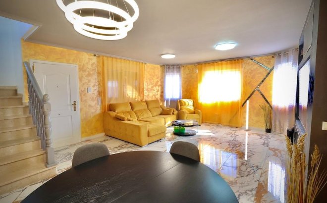 Resale - Villa -
San Miguel de Salinas - Inland