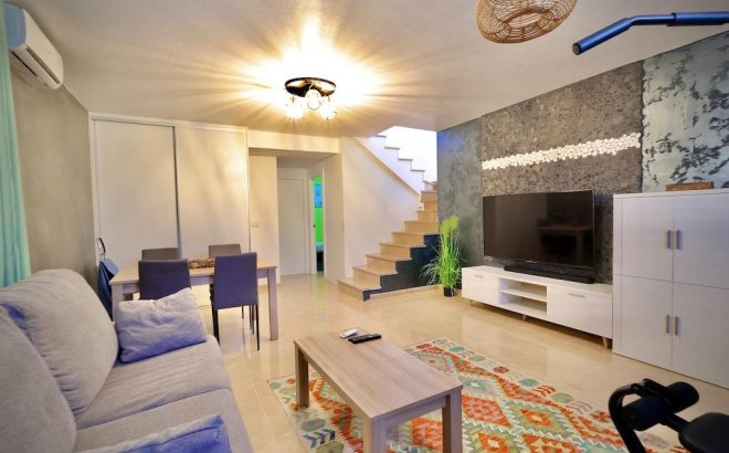 Resale - Villa -
San Miguel de Salinas - Inland