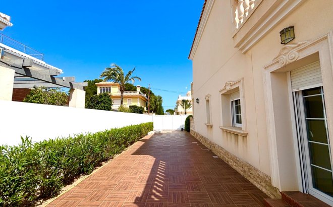 Revente - Villa -
Cabo Roig - Costa Blanca