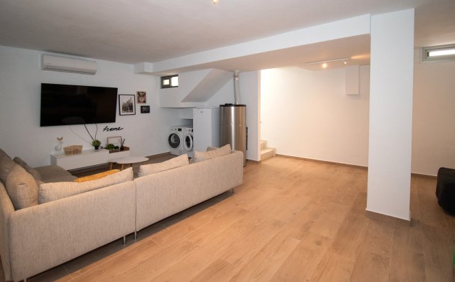 Resale - Villa -
Orihuela Costa - Costa Blanca