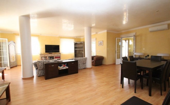 Resale - Villa -
Orihuela Costa - Costa Blanca