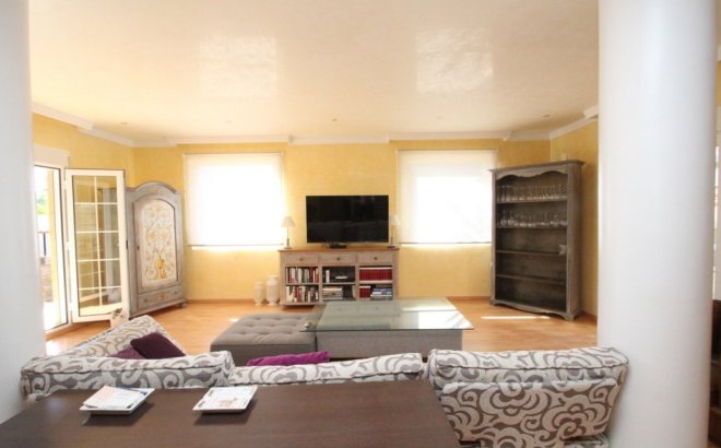 Resale - Villa -
Orihuela Costa - Costa Blanca