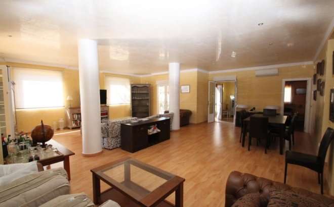 Resale - Villa -
Orihuela Costa - Costa Blanca