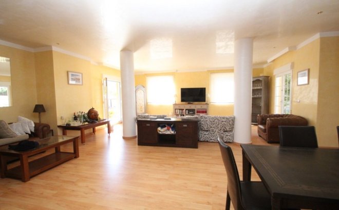 Resale - Villa -
Orihuela Costa - Costa Blanca