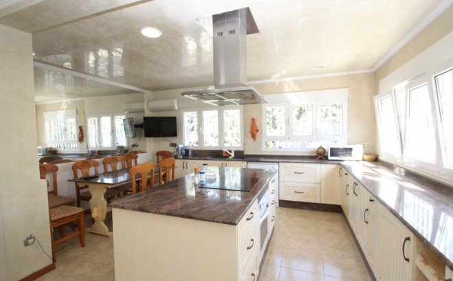 Resale - Villa -
Orihuela Costa - Costa Blanca