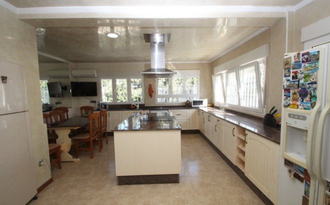 Resale - Villa -
Orihuela Costa - Costa Blanca