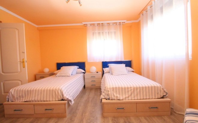 Resale - Villa -
Orihuela Costa - Costa Blanca