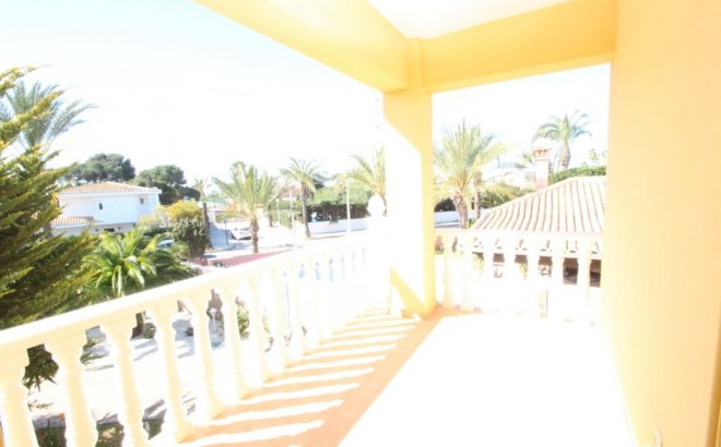 Resale - Villa -
Orihuela Costa - Costa Blanca