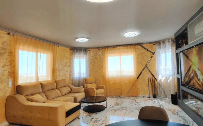 Resale - Town House -
San Miguel de Salinas - Mirador De San Miguel