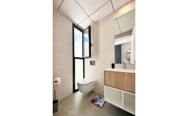 Herverkoop - Villa -
Rojales - Inland