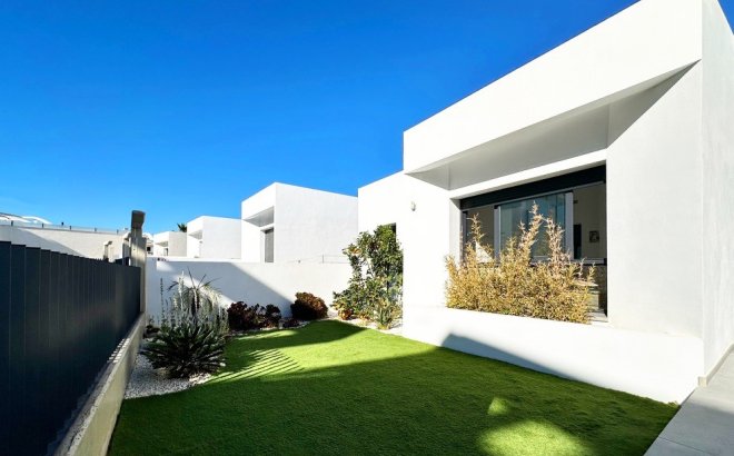 Herverkoop - Villa -
Rojales - Inland