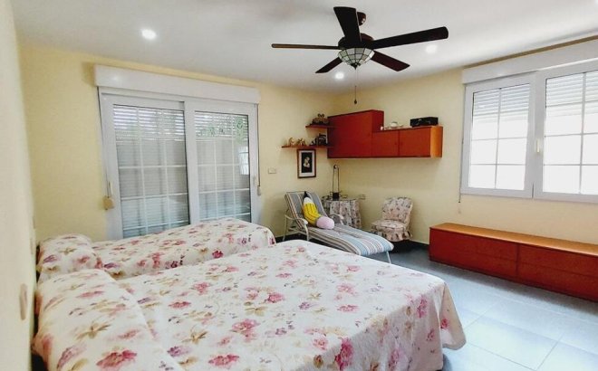 Revente - Villa -
Orihuela Costa - Cabo Roig