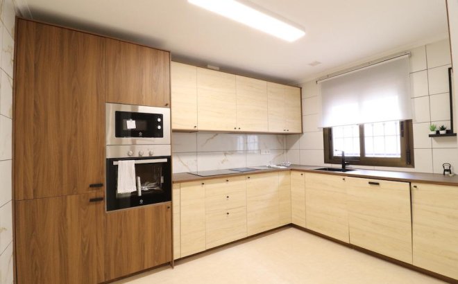 Herverkoop - Town House -
San Miguel de Salinas - Inland