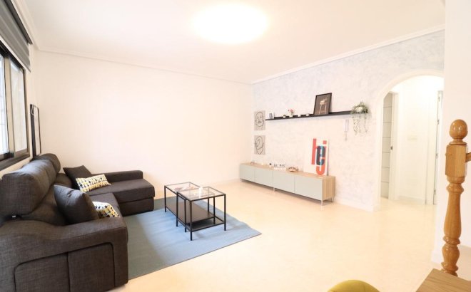 Herverkoop - Town House -
San Miguel de Salinas - Inland