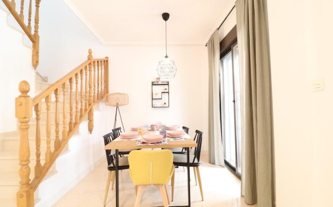 Herverkoop - Town House -
San Miguel de Salinas - Inland