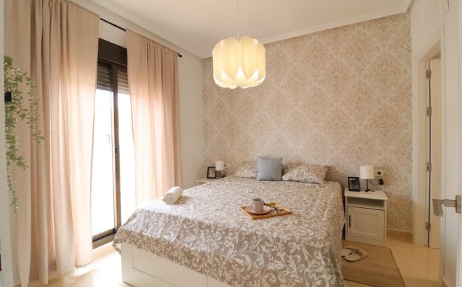 Herverkoop - Town House -
San Miguel de Salinas - Inland