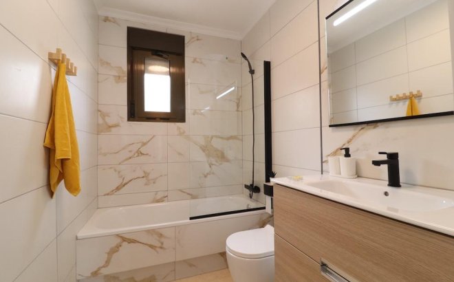 Herverkoop - Town House -
San Miguel de Salinas - Inland