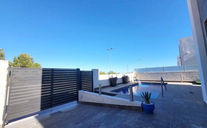 Revente - Villa -
Orihuela Costa - PAU 26