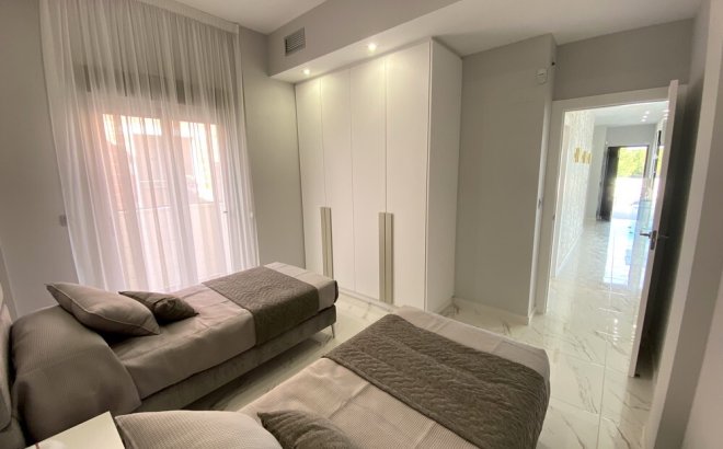 Revente - Villa -
Orihuela Costa - PAU 26