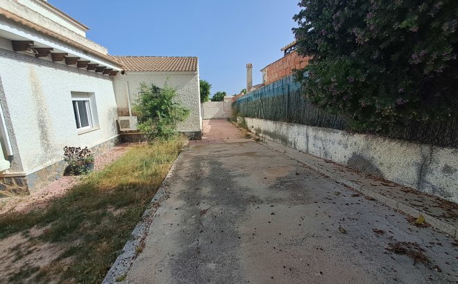 Resale - Villa -
Villamartin - Costa Blanca