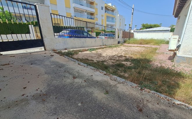 Resale - Villa -
Villamartin - Costa Blanca