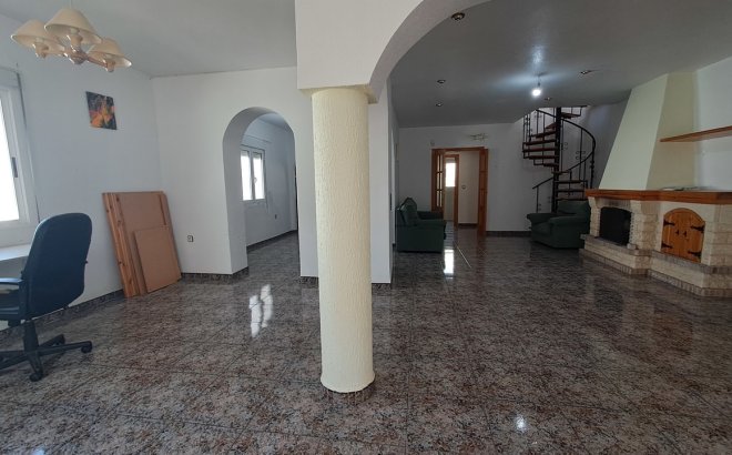 Resale - Villa -
Villamartin - Costa Blanca