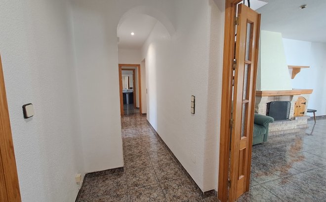 Resale - Villa -
Villamartin - Costa Blanca