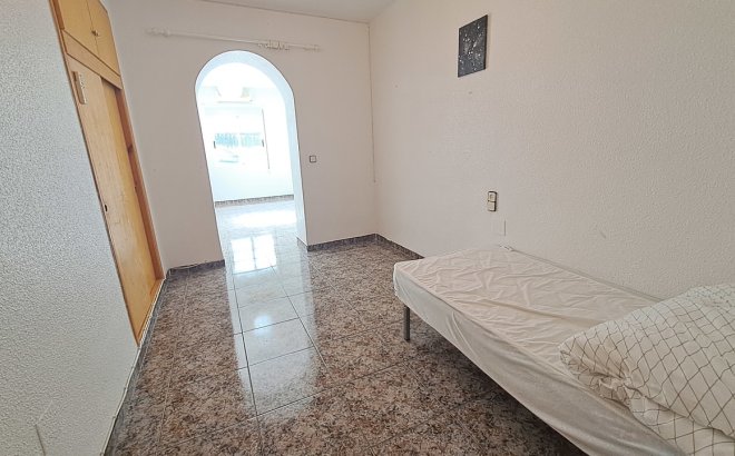 Resale - Villa -
Villamartin - Costa Blanca