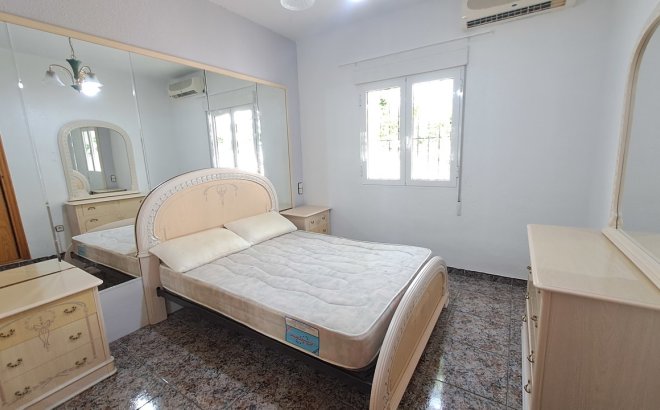 Resale - Villa -
Villamartin - Costa Blanca