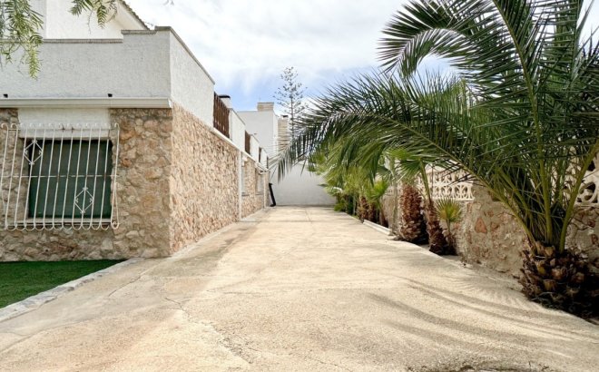 Resale - Villa -
Orihuela Costa - Costa Blanca