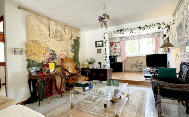 Resale - Villa -
Orihuela Costa - Costa Blanca