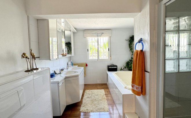 Resale - Villa -
Orihuela Costa - Costa Blanca