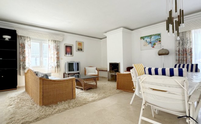 Resale - Villa -
Orihuela Costa - Costa Blanca