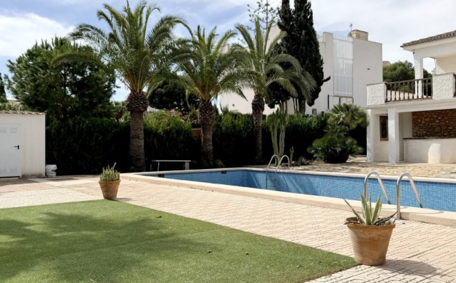 Resale - Villa -
Orihuela Costa - Costa Blanca