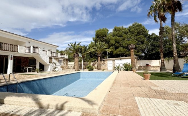 Resale - Villa -
Orihuela Costa - Costa Blanca