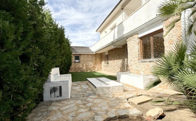 Resale - Villa -
Orihuela Costa - Costa Blanca