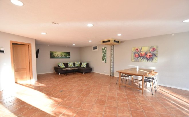 Resale - Villa -
Orihuela Costa - La Zenia