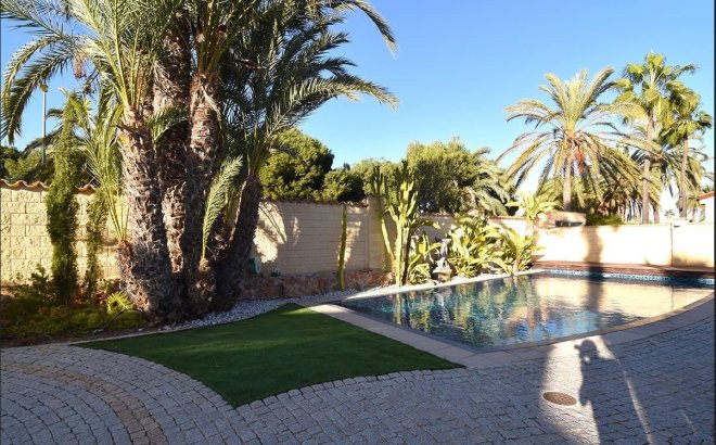 Resale - Villa -
Orihuela Costa - La Zenia