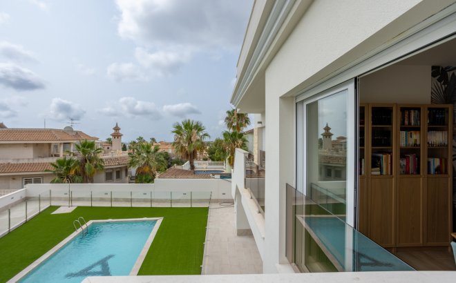 Resale - Penthouse -
Villamartin - Costa Blanca