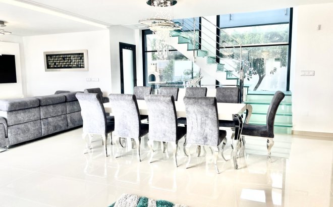 Resale - Villa -
San Miguel de Salinas - Altos De San Miguel